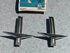 1964 CORVAIR FRONT FENDER EMBLEM-MONZA CROSS 3839504