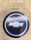 RARE NOS 1971-72 CHEVROLET PASSENGER CAR - GM #3992354 - HUB CAP / WHEEL COVER INSERT - BOW TIE DESIGN - 3 8/16 DIAMETER - USE W/ GM #6264291 - 3968761 COVER ASSY