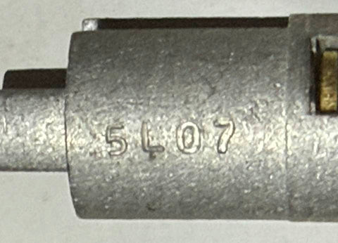 MID 2000'S CHEVROLET SILVERADO / GMC SIERRA - IGNITION AND DOOR LOCK W/ KEYS - 5L07