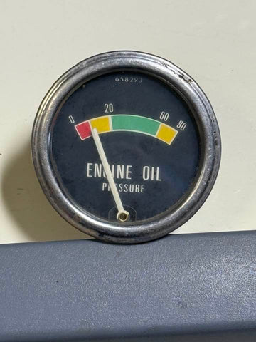 #658293, vintage engine oil pressure gauge - UNTESTED - ACTUAL ITEM AS PICTURED