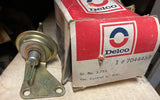 GM 7044433 β Vacuum Break Kit, Carburetor Secondary Pull-Off π§© Rochester Quadrajet | NOS OEM | 1975β1980 GM Applications