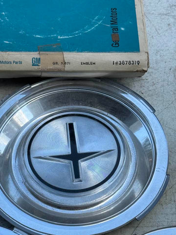 NOS 1966-69 CORVAIR INSERT WHEEL COVER MONZA - 3878319