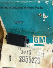 NOS GM 3955227 CAMARO CORVETTE CHEVELLE RETAINER