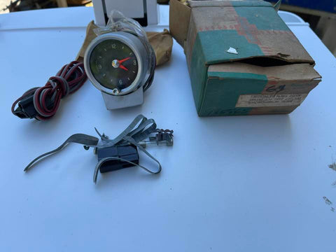 NOS CORVAIR DASH CLOCK 1964 CAR & 64-65 RAMPSIDE GREENBRIER VAN - 985865